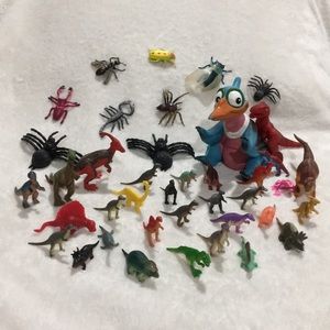 ❣️38PC  DINOSAURS❣️ COLLECTION AND BUGS FIGURINES LOT .